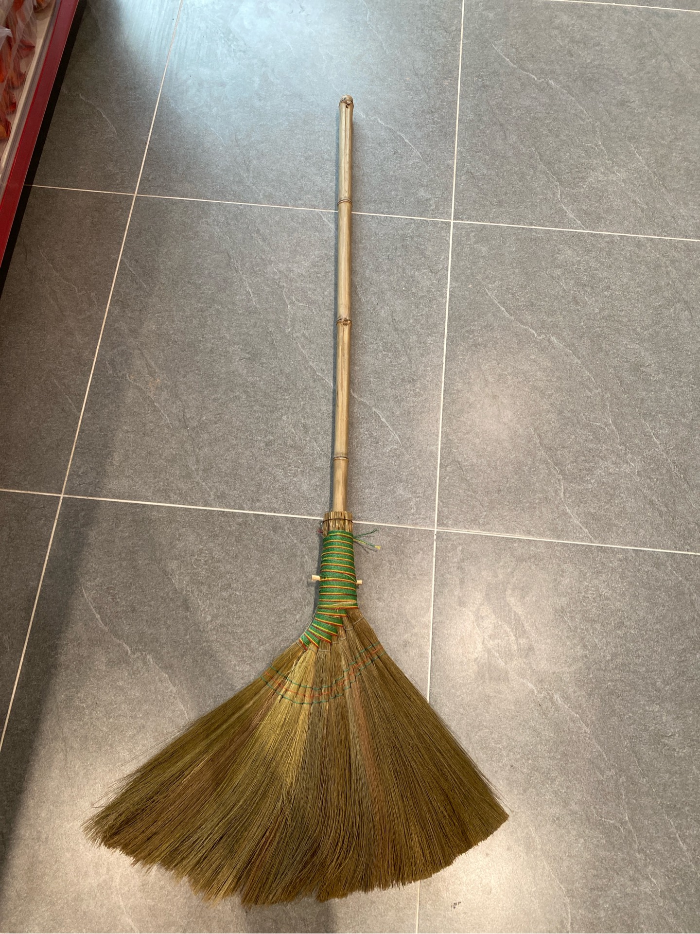 Chổi quét nhà cán dài