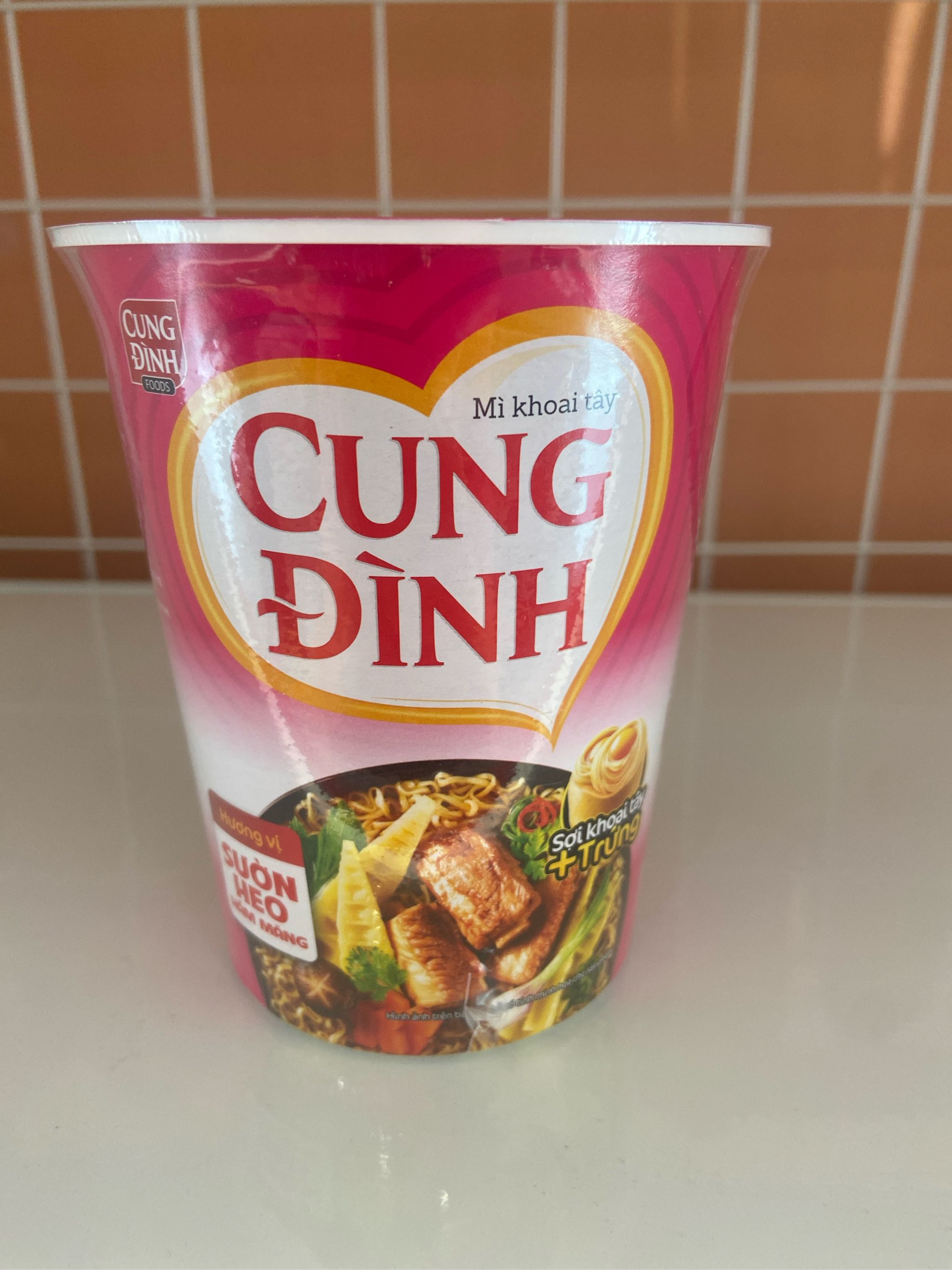 Mỳ Ly Cung Đình vị sườn heo