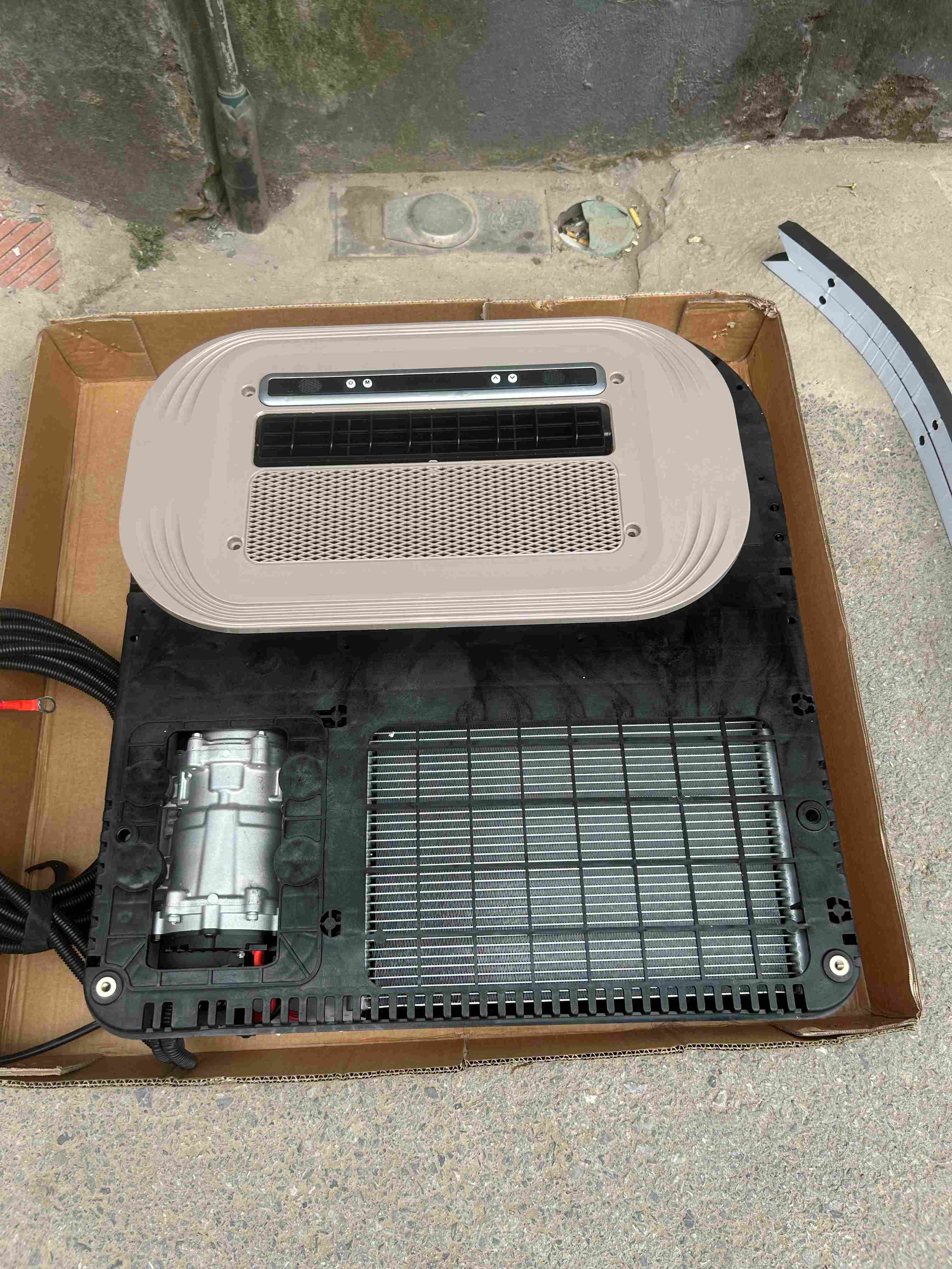 Điều Hoà, Úp Lóc Âm Trần Quạt Ko Chổi Than Chạy Điện Ắc Quy 24V