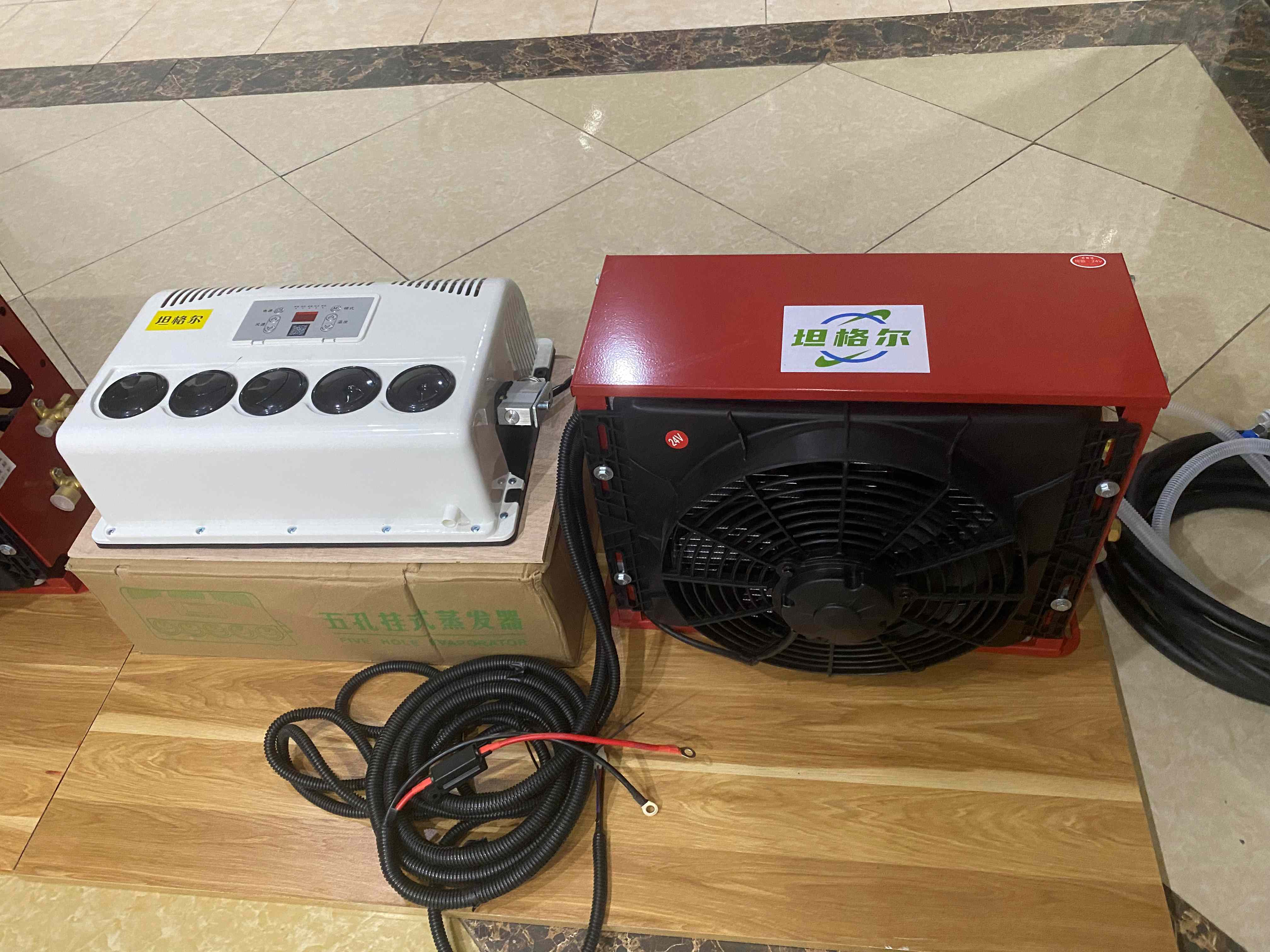 Điều Hoà 2 Cục Chạy Điên Ắc Quy 24V