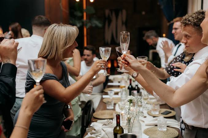 Khám Phá Thế Giới Rượu Vang: Cách Chọn Rượu Vang Đỏ Chuẩn Gu Cho Bữa Tiệc Sang Trọng