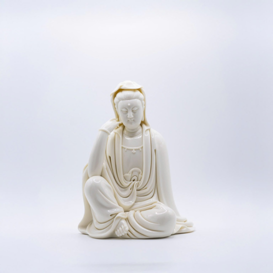 Tượng Quan Âm để tay trên vai
