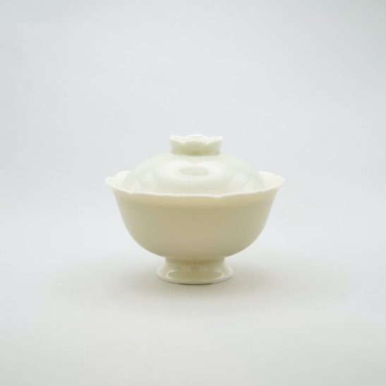 Chén khải sứ Đức Hóa nung củi miệng hoa
