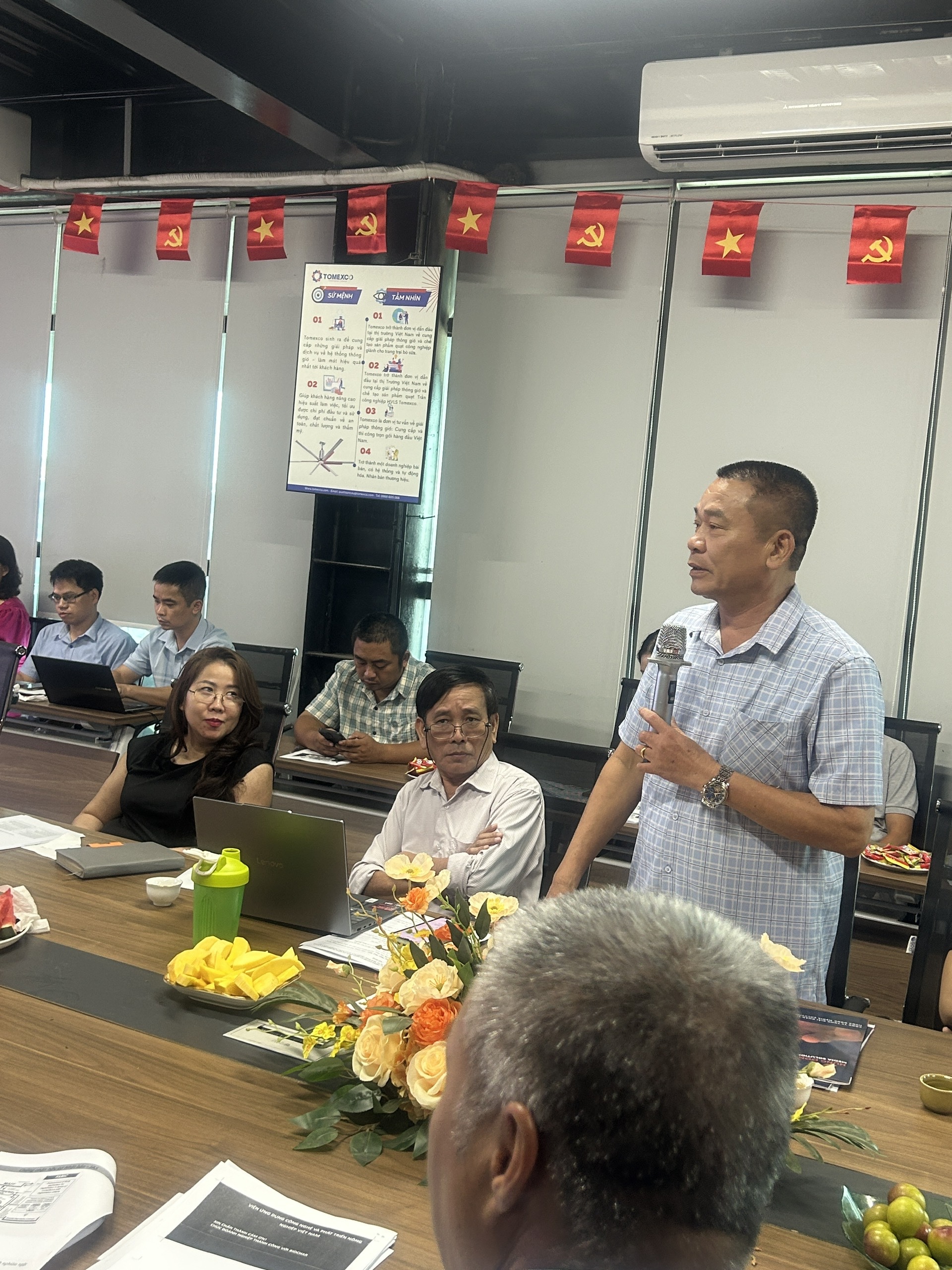 ÔNG NGUYỄN QUANG CHUNG DỰ TẬP HUẤN “NHẬN THỨC VỀ NÔNG NGHIỆP HỮU CƠ VÀ ỨNG DỤNG BIOCHAR TRONG SẢN XUẤT NÔNG NGHIỆP HỮU CƠ”