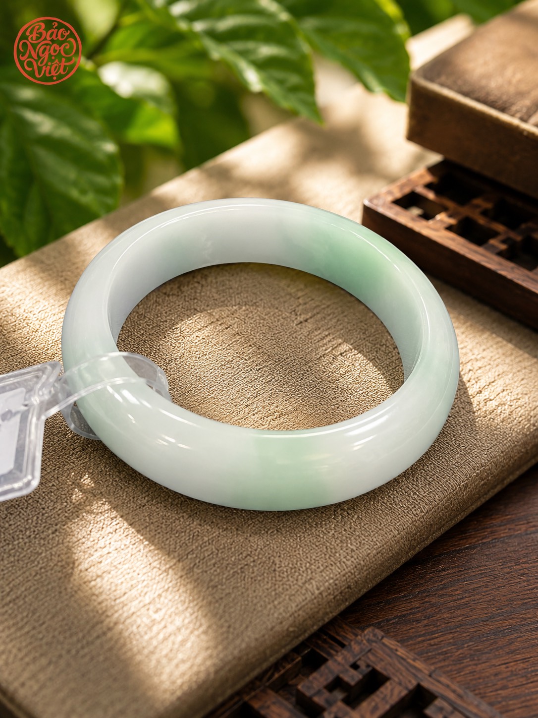 Vòng Tay Ngọc Cẩm Thạch Trắng Phớt Xanh Ni 53 - 59 nhiều Size