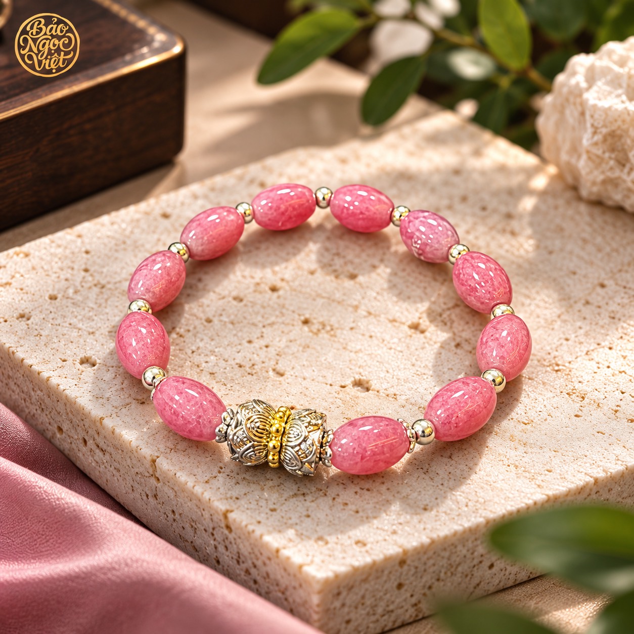 Vòng tay Thạch Anh Hồng mix charm Đài Sen 11.9 x 8.2 li