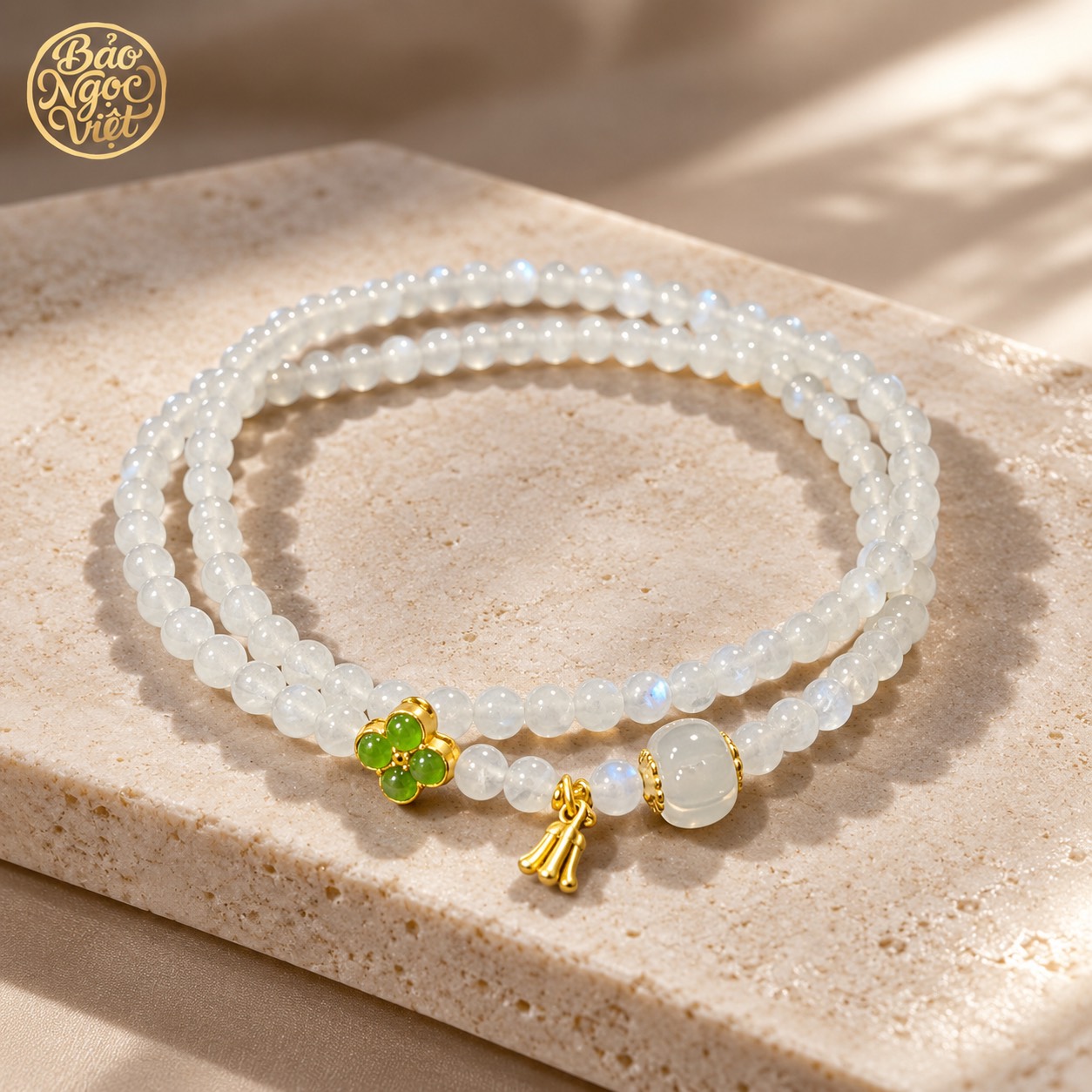 Chuỗi vòng Moonstone mix charm Chuông Vàng, Hồ và Đá xanh 4 cánh 4.8 - 4.95 li