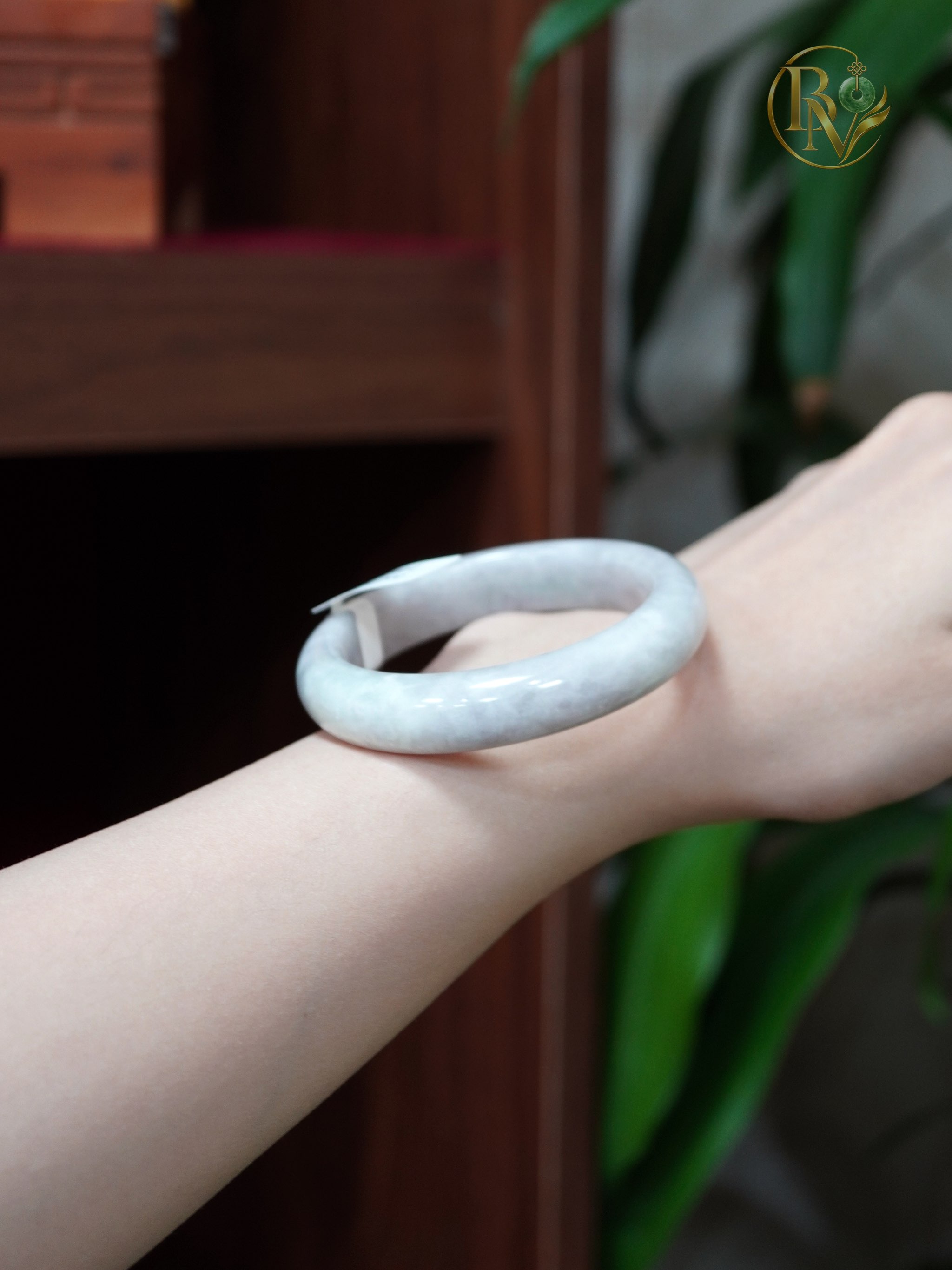 Vòng Tay Cẩm Thạch Bản Hẹ Nếp Mịn ni 55,9