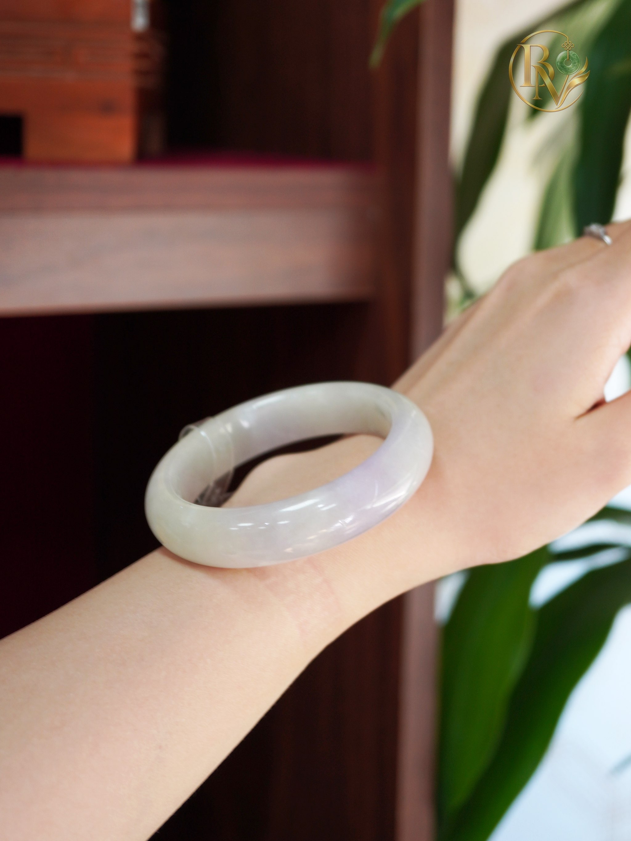 Vòng Bản Ngọc Cẩm Thạch Trắng Phớt Tím Ni 55.4 Chột 15