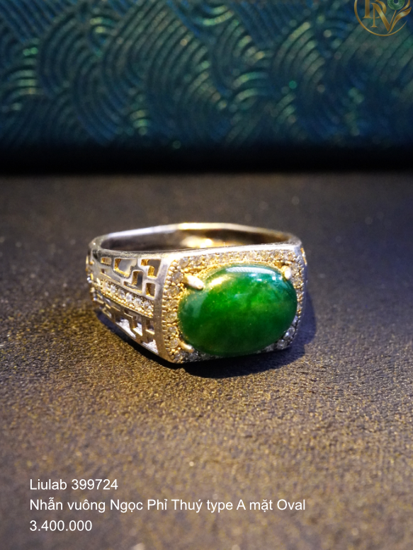Nhẫn dáng vuông Ngọc Phỉ Thuý khởi Băng type A mặt Oval