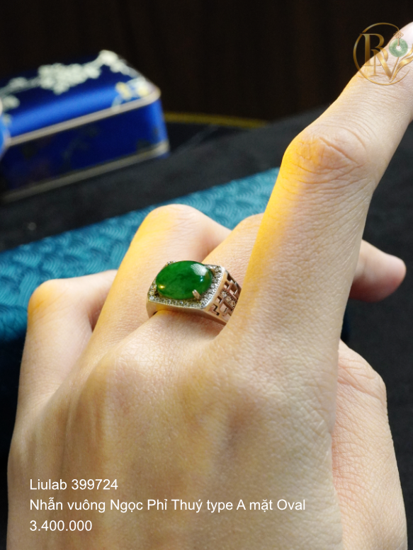 Nhẫn dáng vuông Ngọc Phỉ Thuý khởi Băng type A mặt Oval