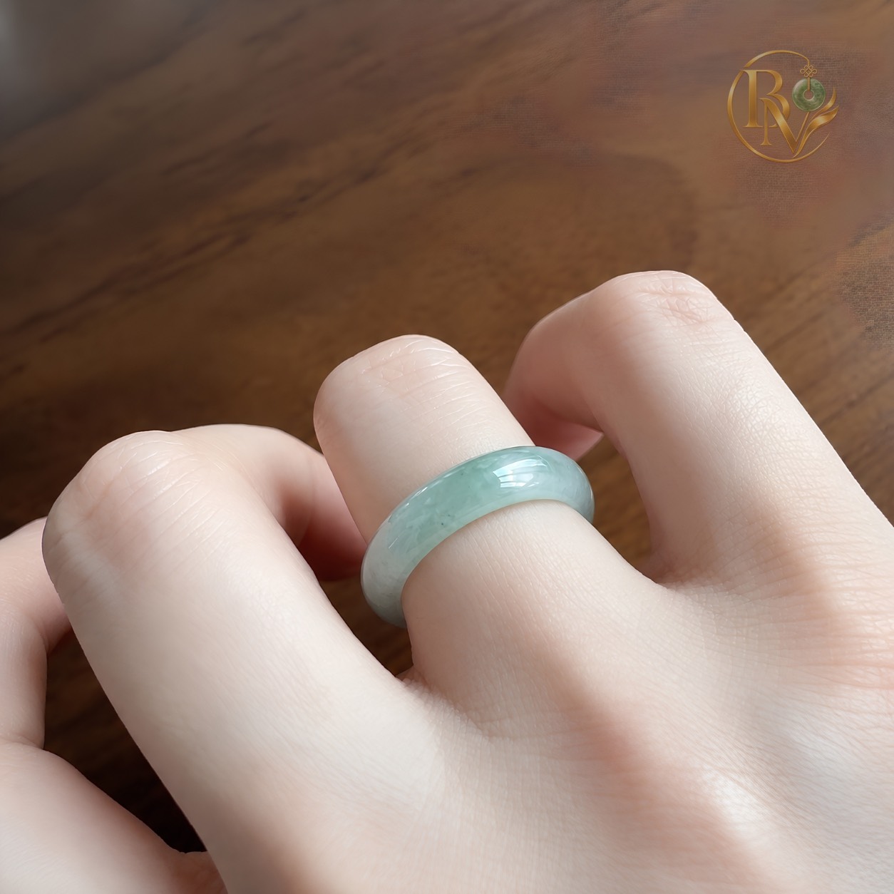 Nhẫn bản hẹ Phỉ Thuý Thanh Thuỷ Băng nhạt