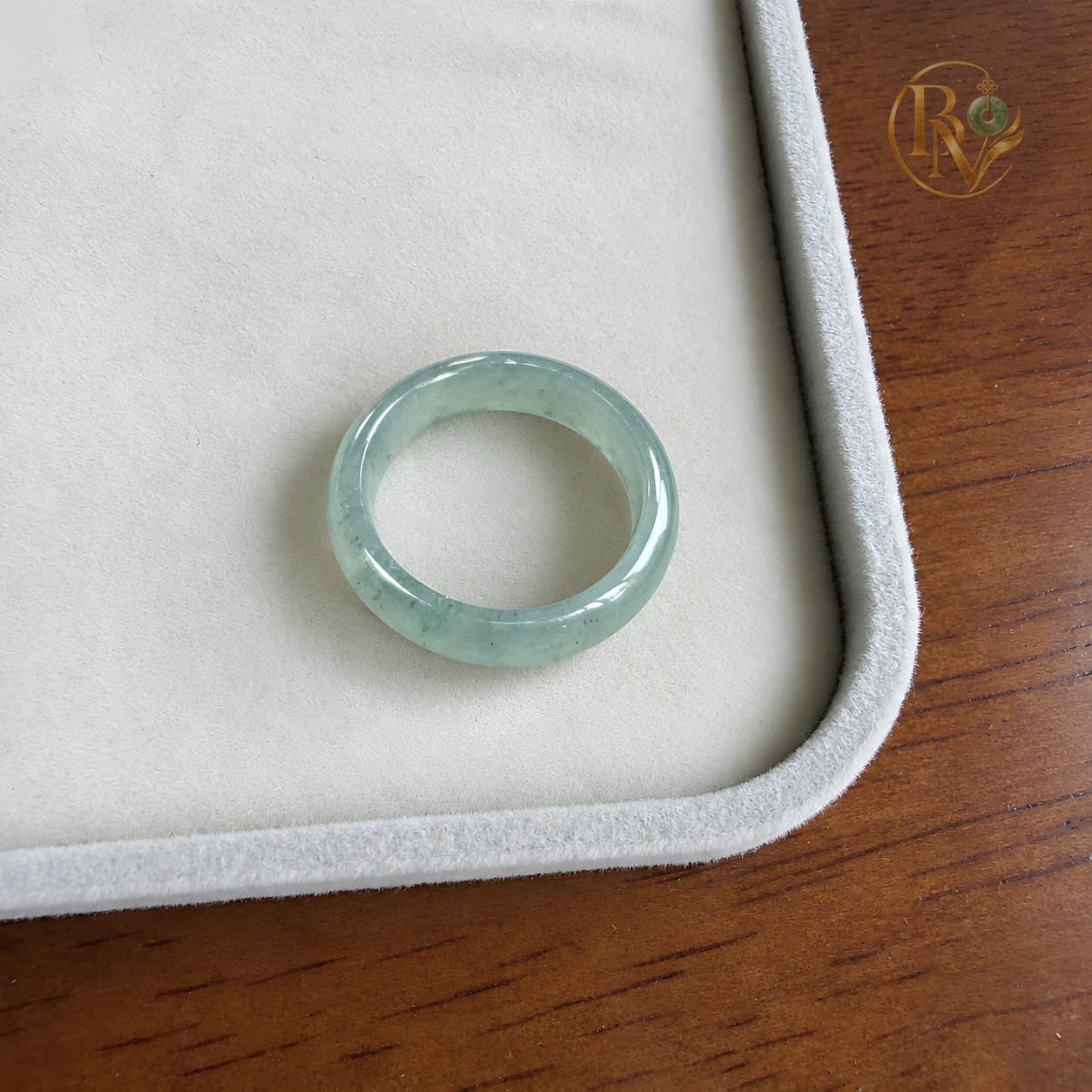 Nhẫn bản hẹ Phỉ Thuý Thanh Thuỷ Băng nhạt