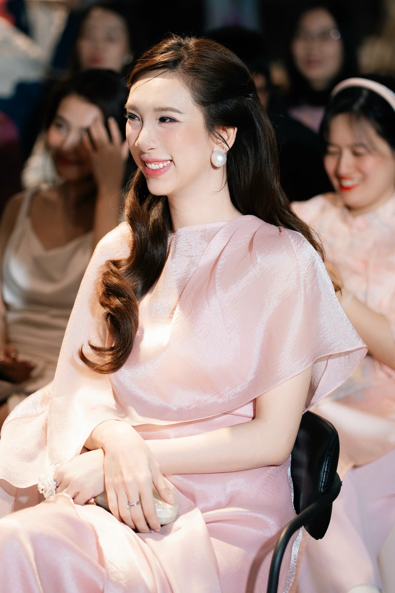 Artist Vương Linh