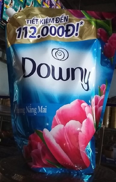 NƯỚC XẢ LÀM MỀM VẢI ĐẬM ĐẶC DOWNY HƯƠNG NẮNG MAI TÚI 2,4L