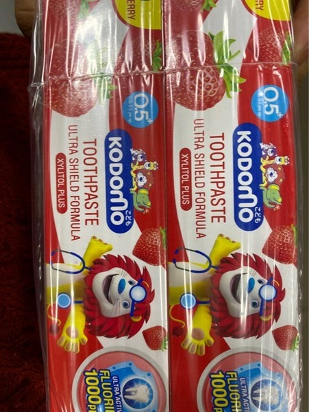 KEM ĐÁNH RĂNG TRẺ EM KODOMO TOOTHPASTE HƯƠNG DÂU 40G THÁI LAN