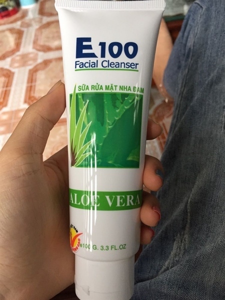Sữa Rửa Mặt E100 Nha Đam Tuýp 100ml