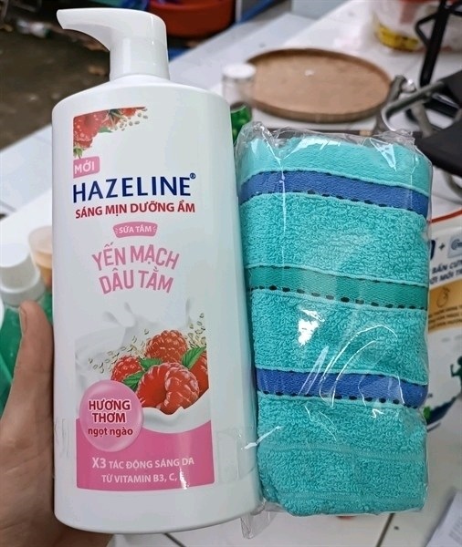 SỮA TẮM HAZELINE YẾN MẠCH DÂU TẰM 800G