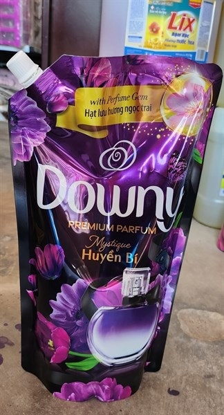 Nước xả downy huyền bí túi 1.35L
