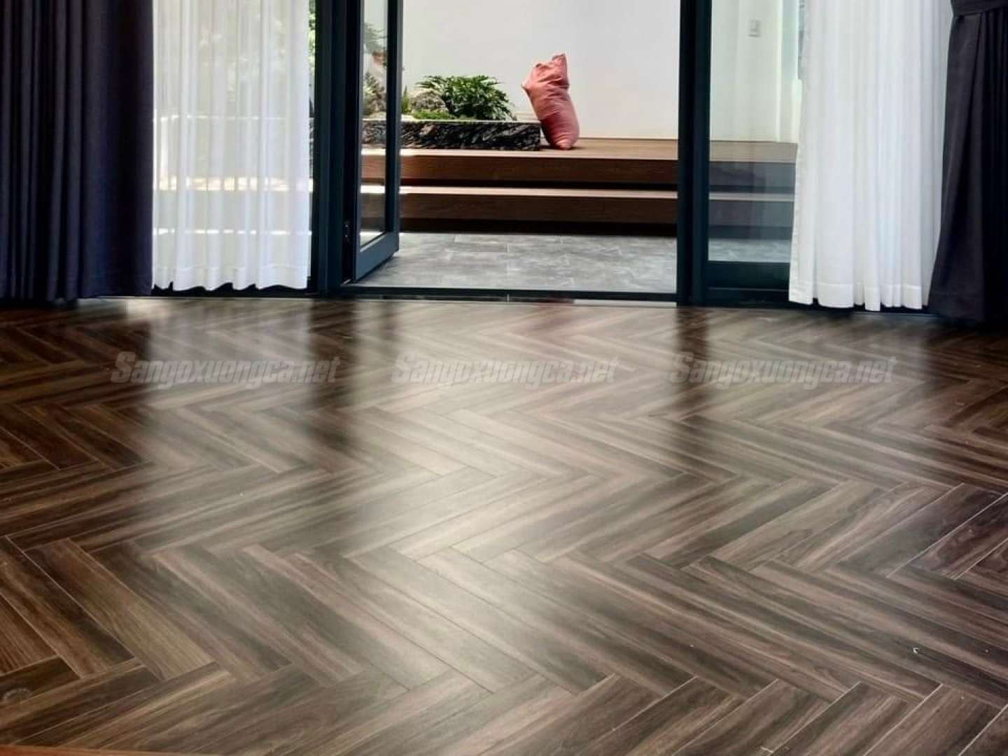 Sàn gỗ Xương cá Cốt đen Kampong