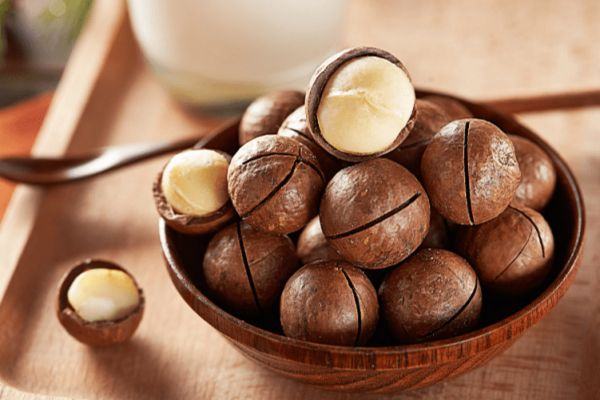 Vì sao hạt mắc ca sấy nguyên vỏ giữ được hương vị béo bùi tự nhiên