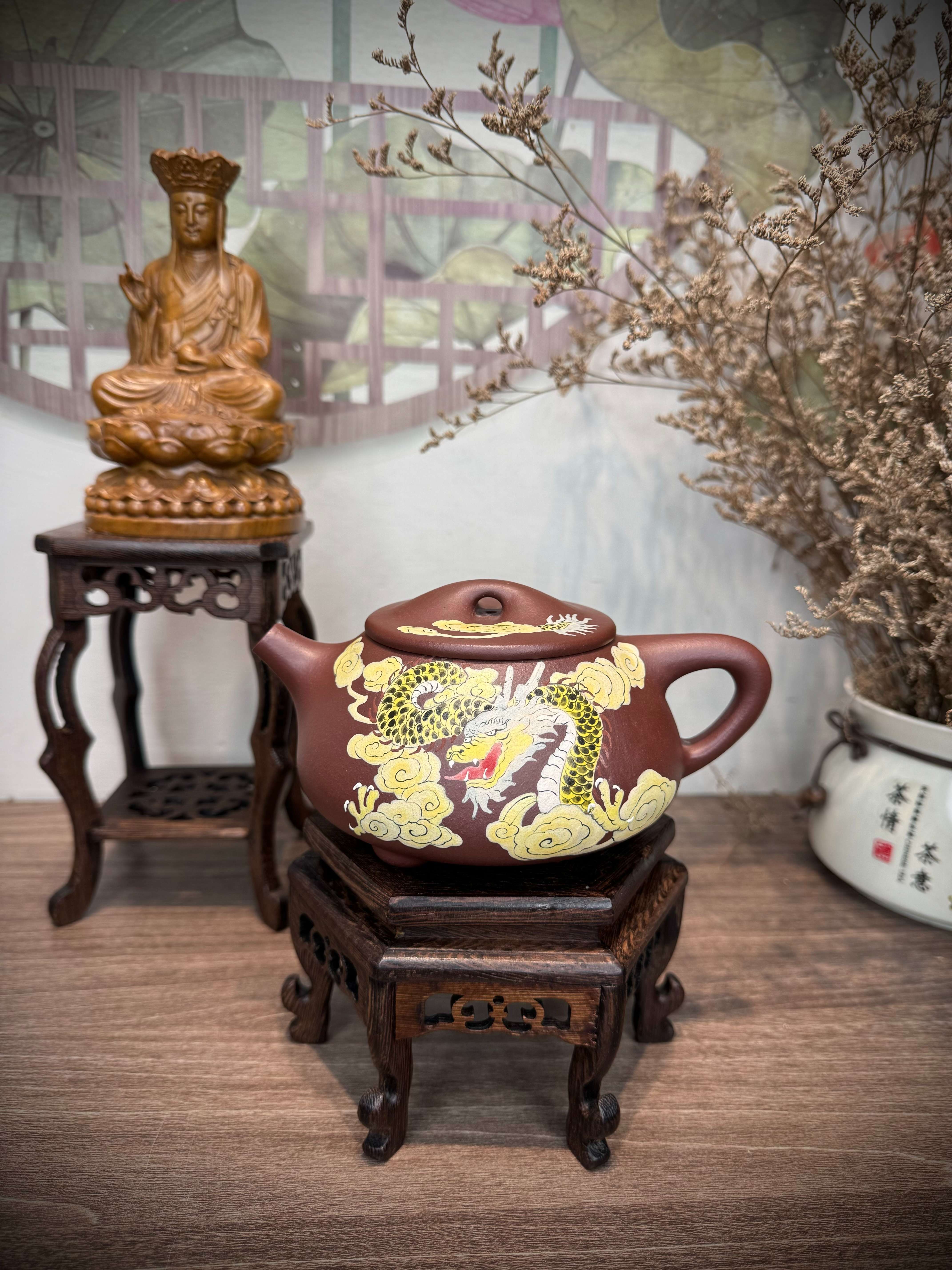 Ấm Thạch Biều Tuổi Thìn - Họa Tiết Vẽ Tay  -NN Trương Tiểu Lĩnh - Hàng Thủ Công - Chất Đất Đáy Tào Thanh - Lỗ Thoát: 14 lỗ 430ml