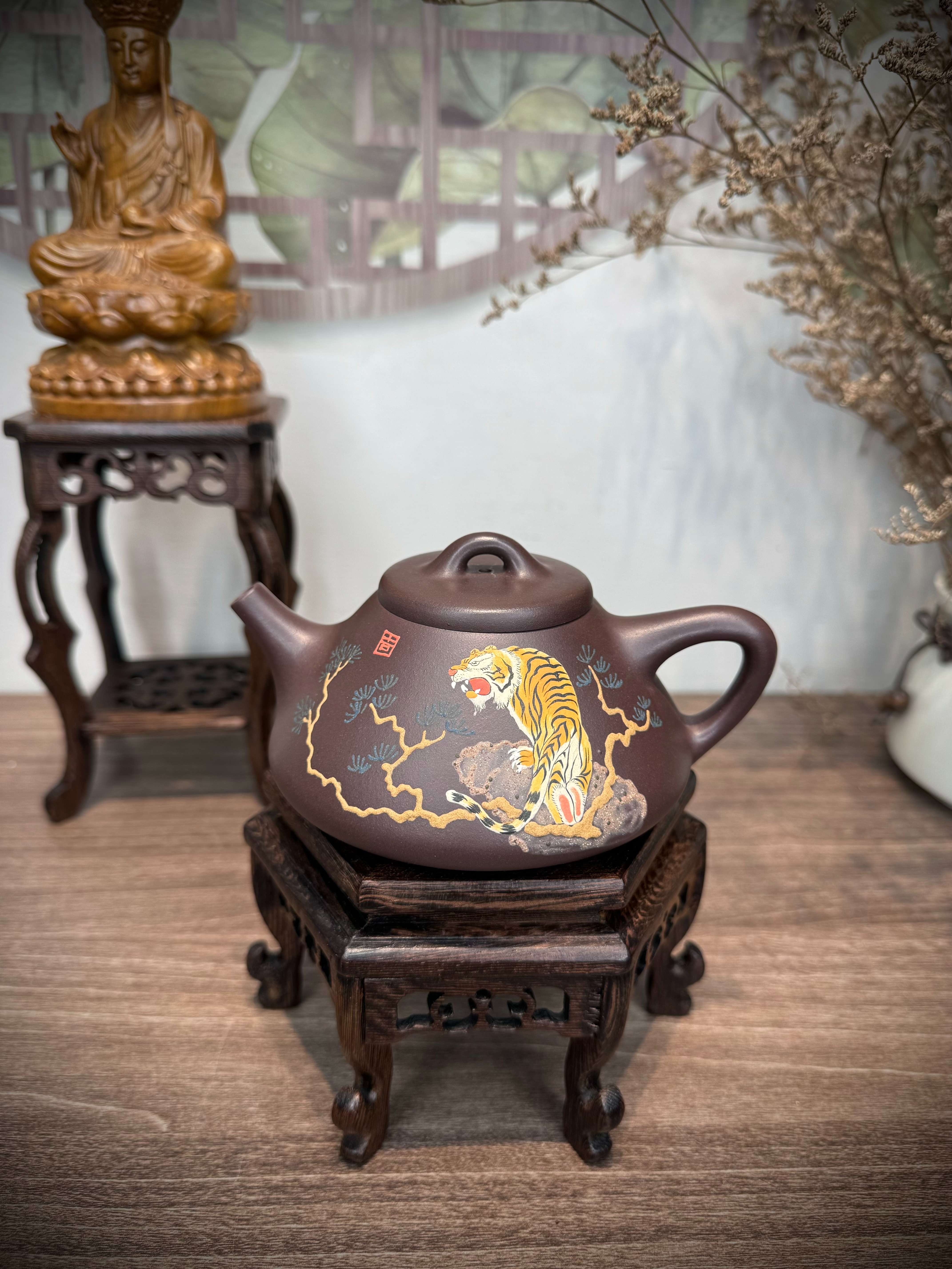 Ấm Thạch Biều - Tử Nê - Trang Tử Di - Họa Tiết Hổ - Hàng Thủ Công - Lỗ Thoát: 14 lỗ - 250ml
