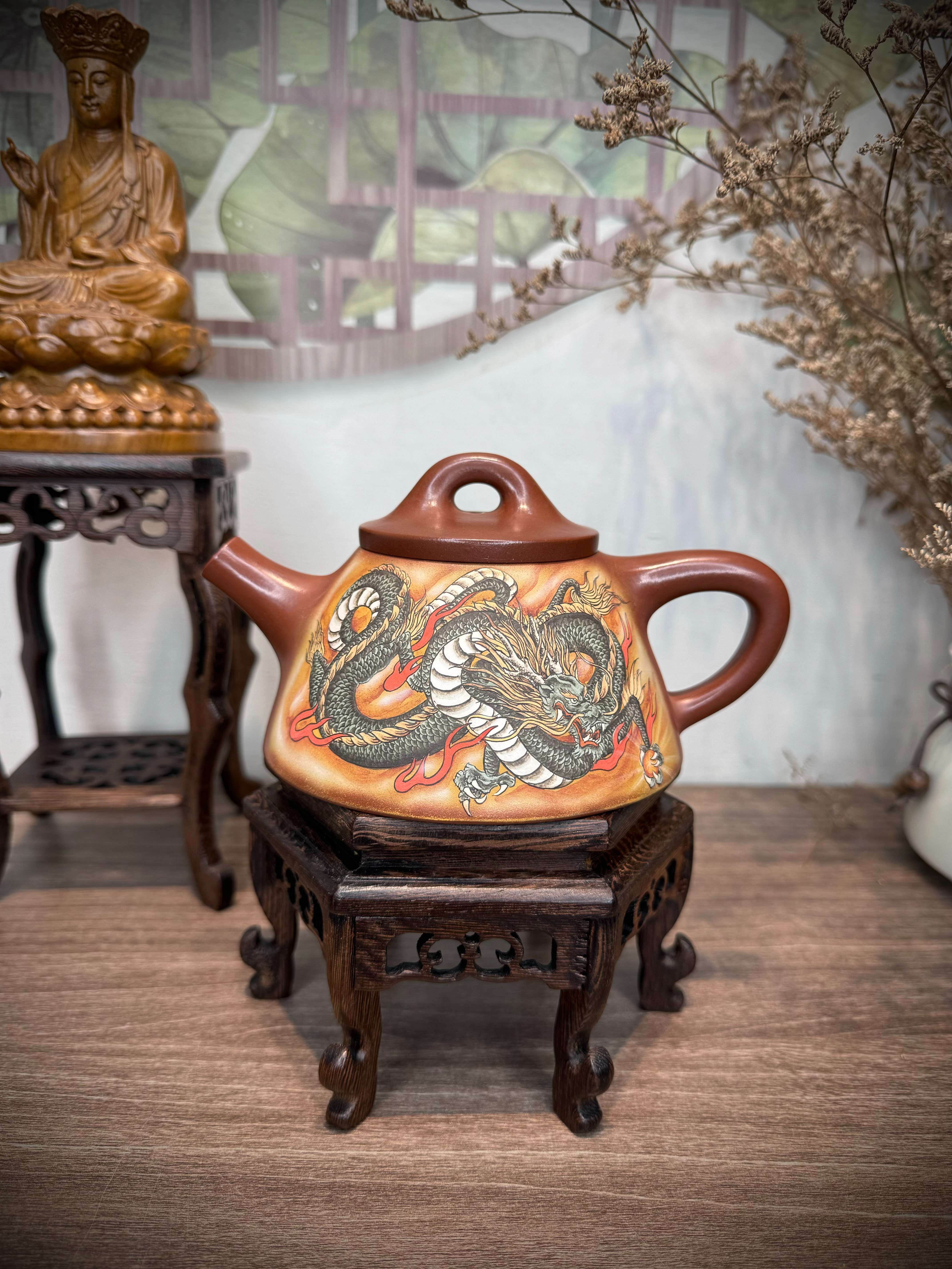 Ấm Thạch Biều Bá Vương - Họa Tiết Vẽ Tay - Hàng Thủ Công - NN Trương Tiểu Lĩnh - Chất Đất: Đáy Tào Thanh - Lỗ Thoát: 16 lỗ 300ml