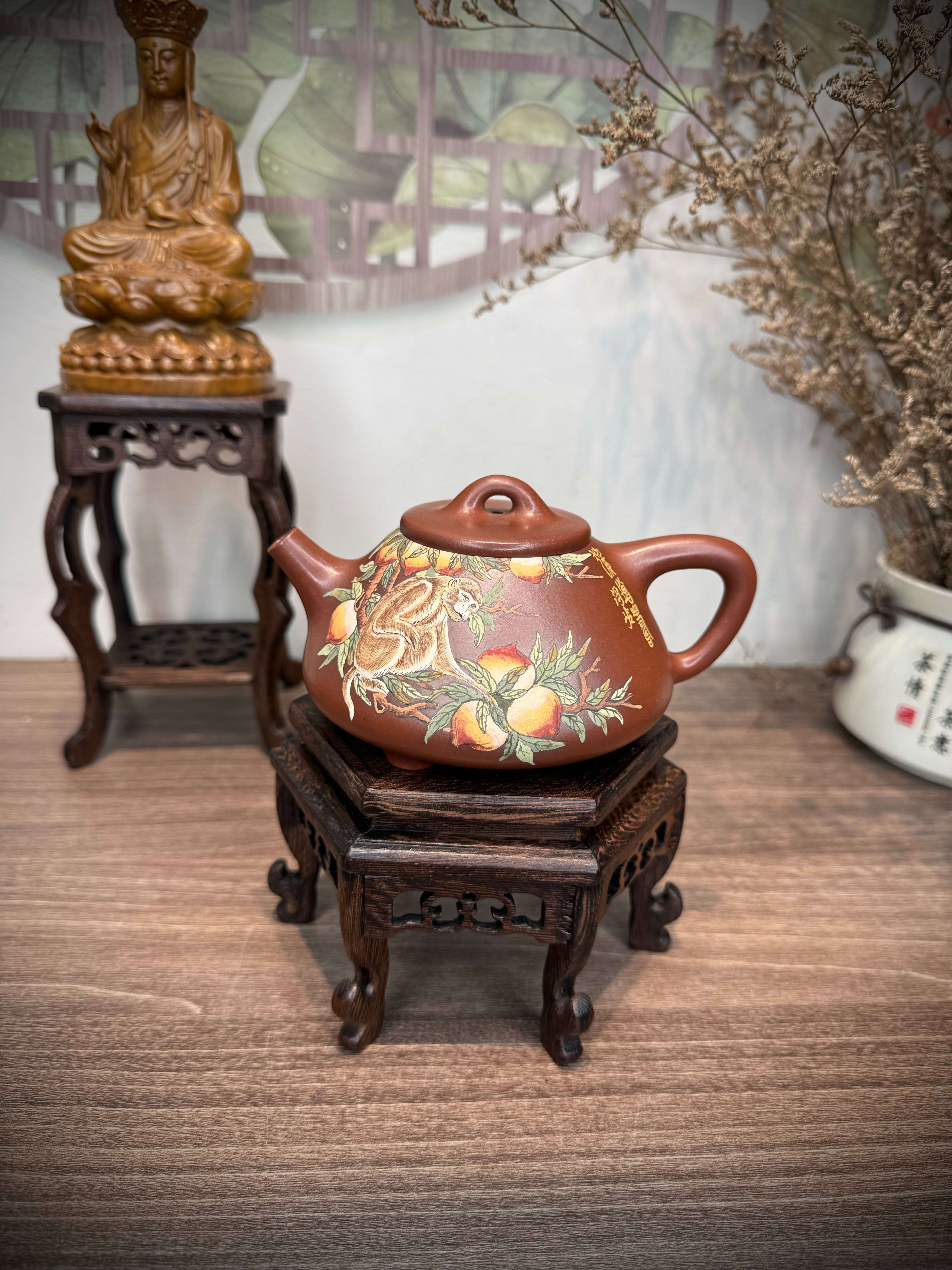 Ấm Thạch Biều Tuổi Thân - Họa Tiết Vẽ Tay - NN Trương Tiểu Lĩnh - Chất Đất Đáy Tào Thanh - Hàng Thủ Công - Lỗ Thoát: Hình Trám 9 Lỗ - 280ml