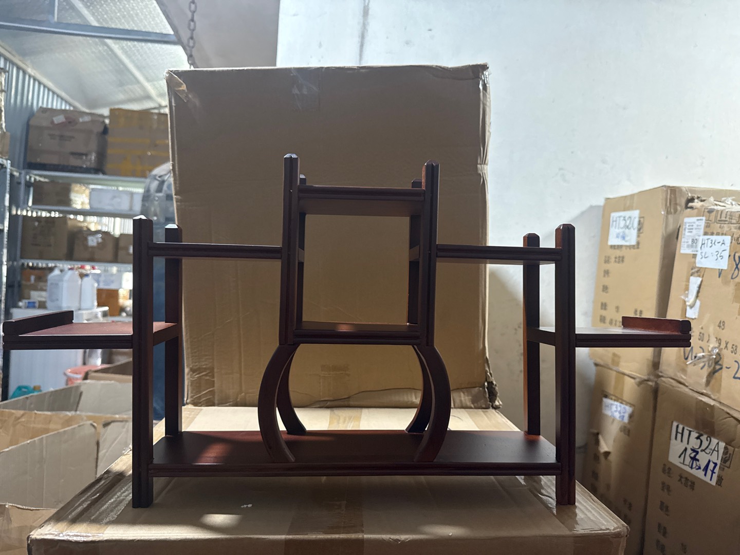 Kệ trưng bày gỗ hương mẫu mới