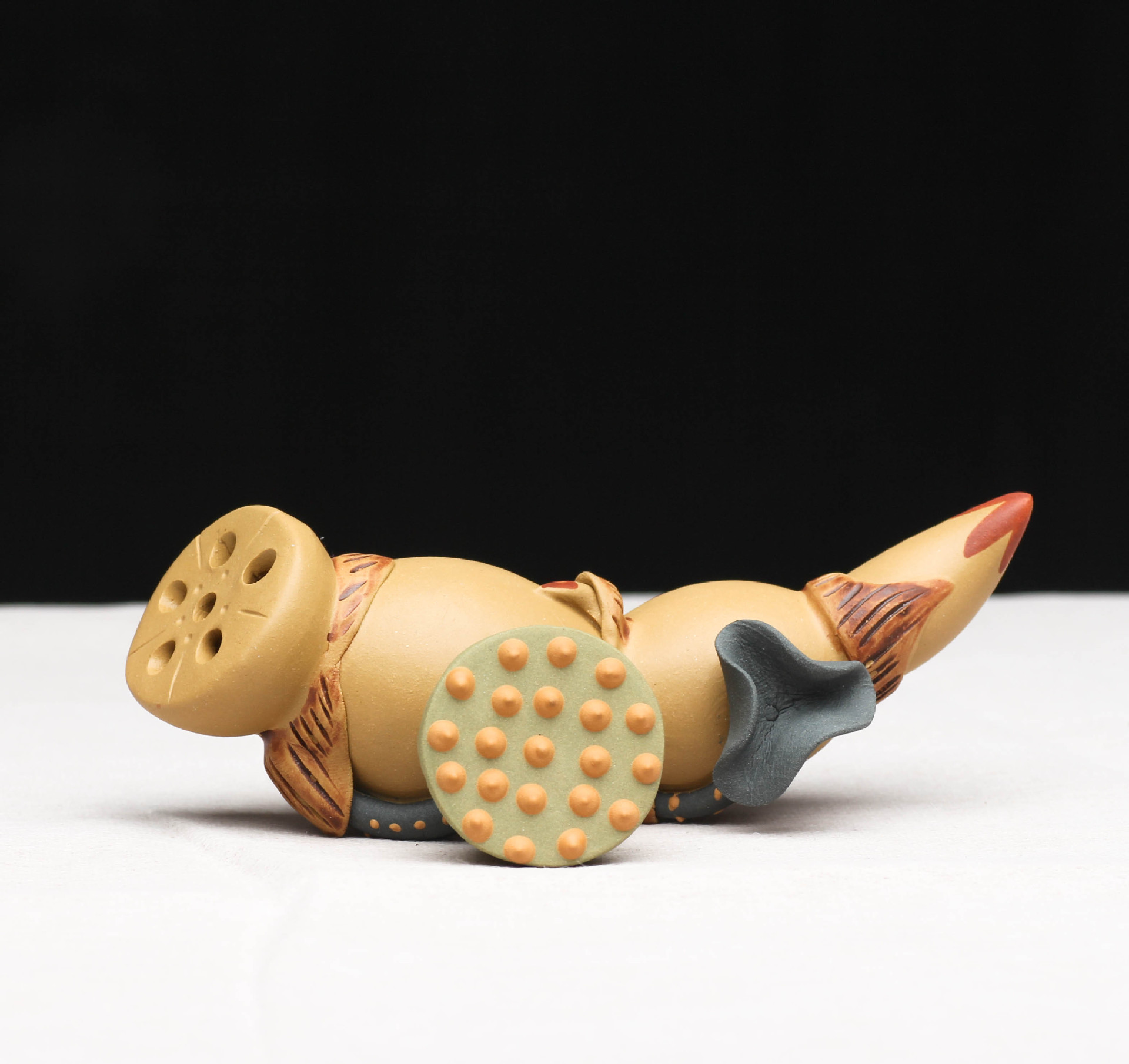 Gác nắp ấm củ sen - Pet trà kt: 14*6*4.2cm