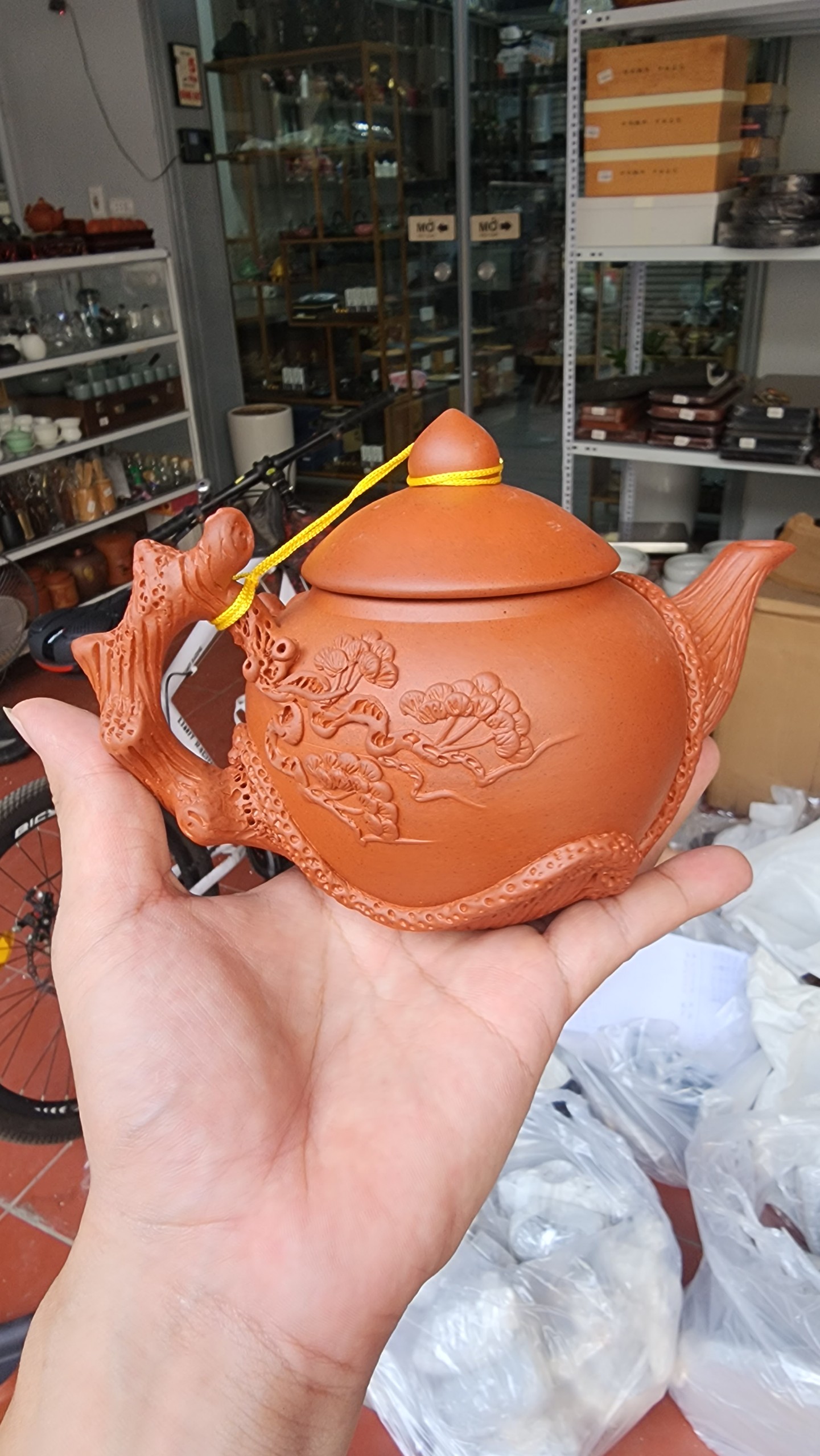 Ấm bát tràng - họa tiết đắp nổi - dung tích 450ml