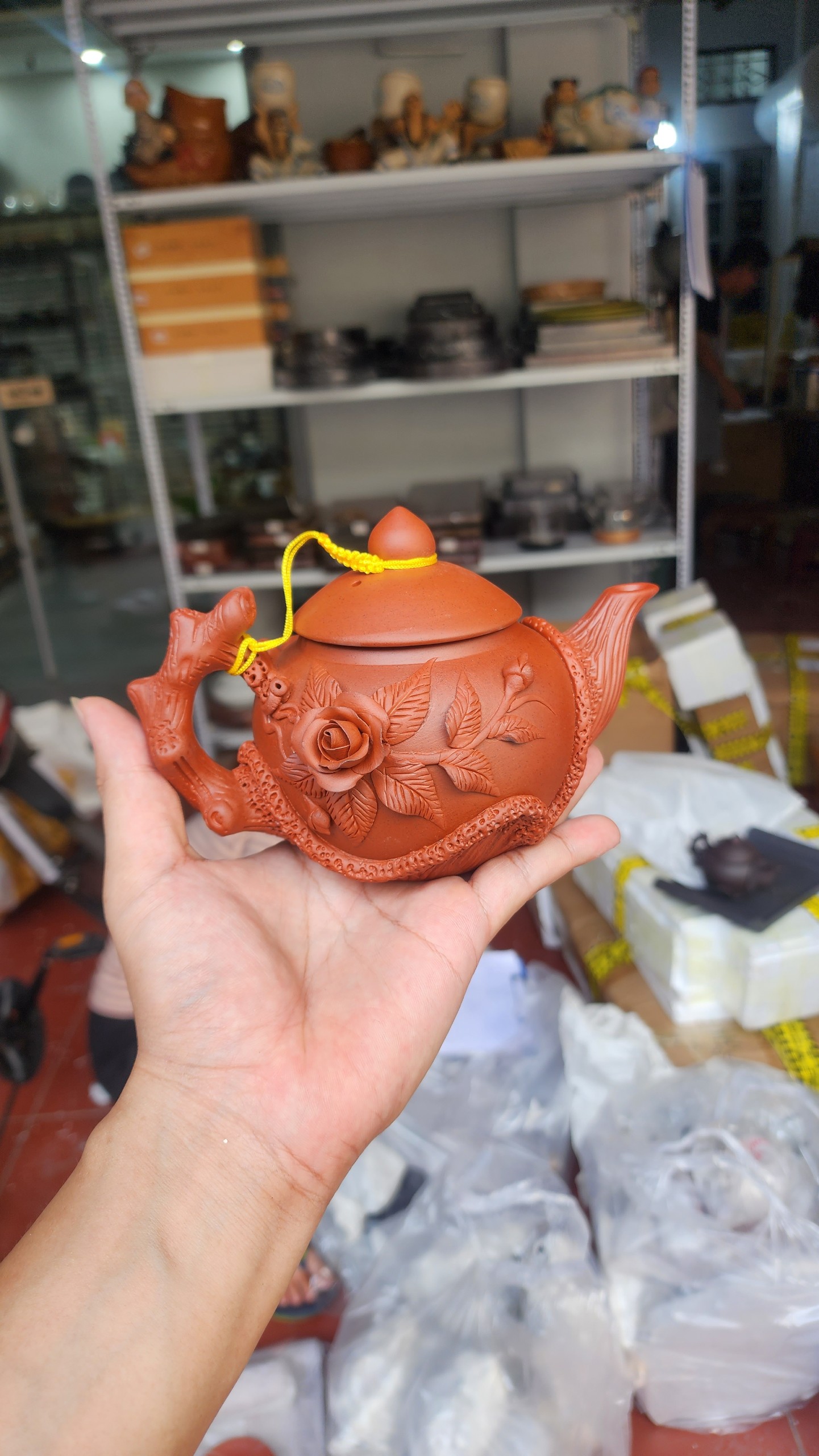 Ấm bát tràng - họa tiết đắp nổi - dung tích 450ml