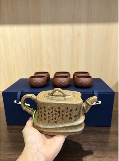 COMBO22: 1 ẤM 6 CHÉN Tứ Phương Trúc Tiết – Trầm Hương Nê