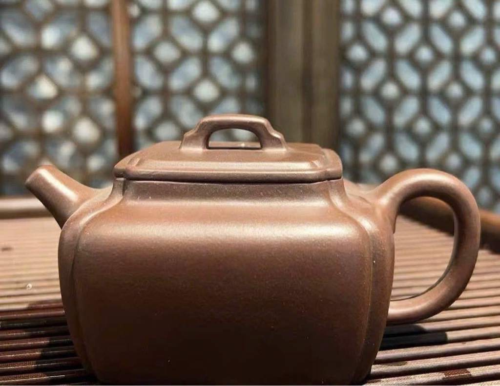Ấm Phương Chính - Tử Nê - NN Lập Đức Đường - Dung tích 250ml - kt 13.5x9x7 cm