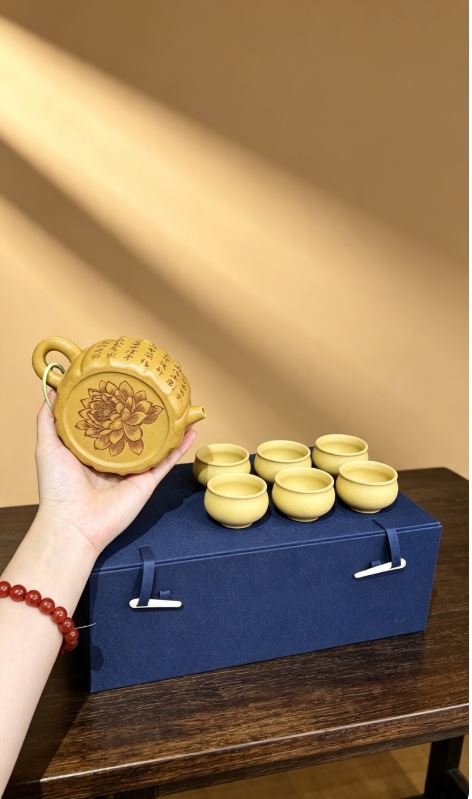 COMBO13: 1 ẤM 6 CHÉN Ấm Gân Vân Đức Chung