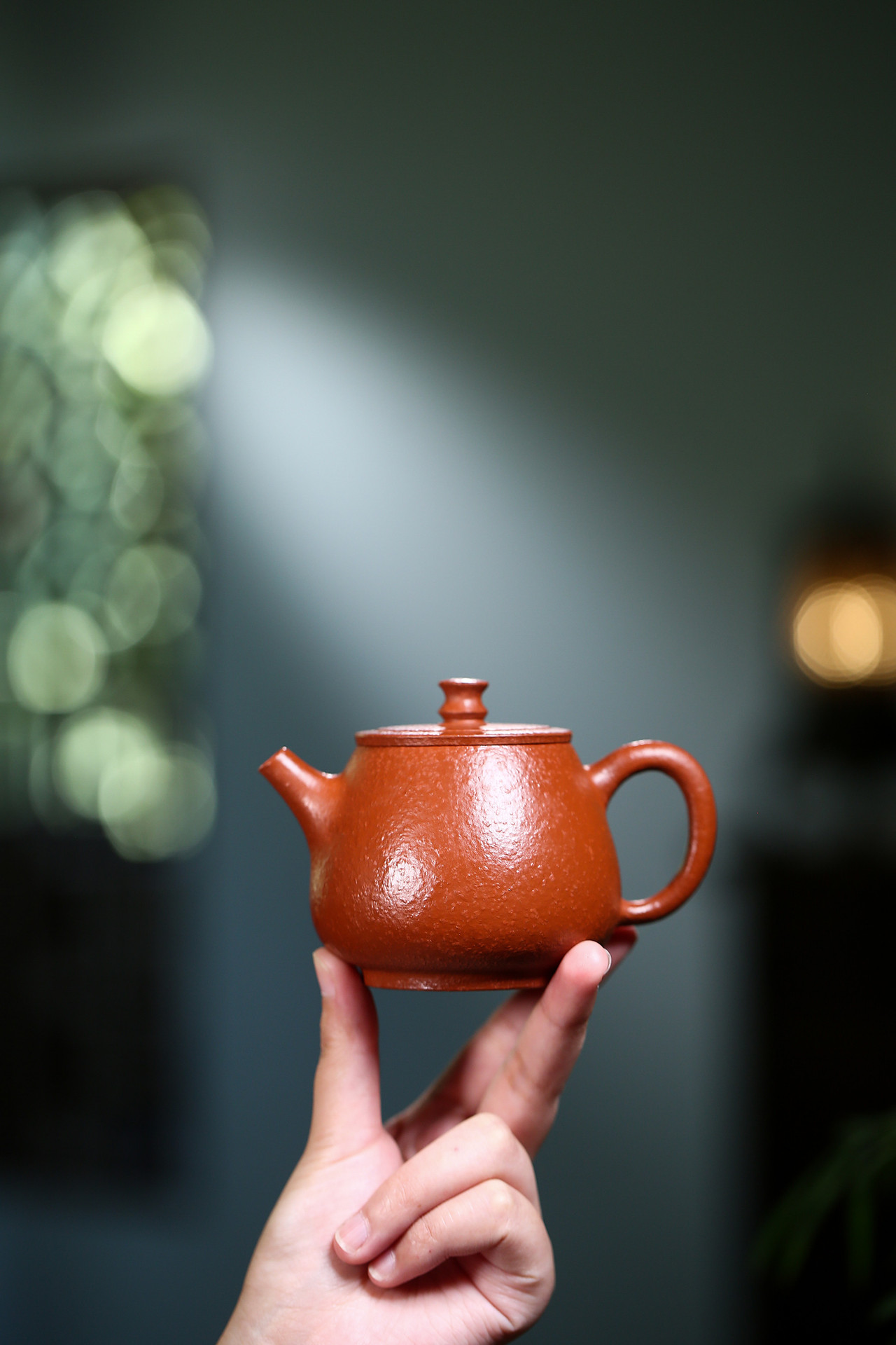 Ấm cao thạch biều - Chu sần - NN Lưu Hậu Đông - 200ml - tổ ong - Tổng chiều dài: 12cm Cỡ nòng: 5,2cm Tổng chiều cao: 8cm