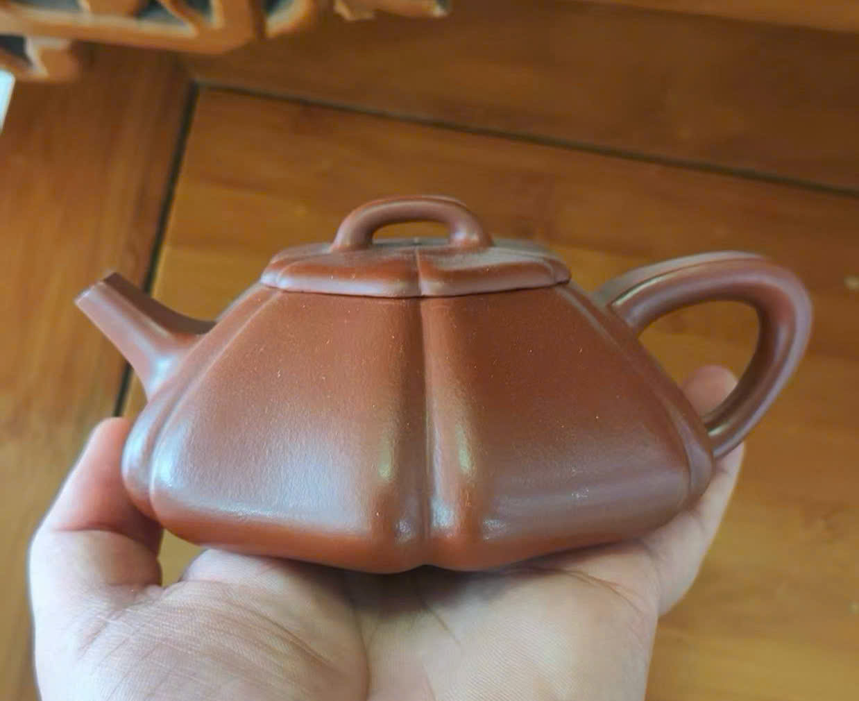 Ấm Hải Đường Thạch Biều-Chu Nê-Dương Chí Cầm-Dung tích 600ml-Kt 13.5x10x6 cm