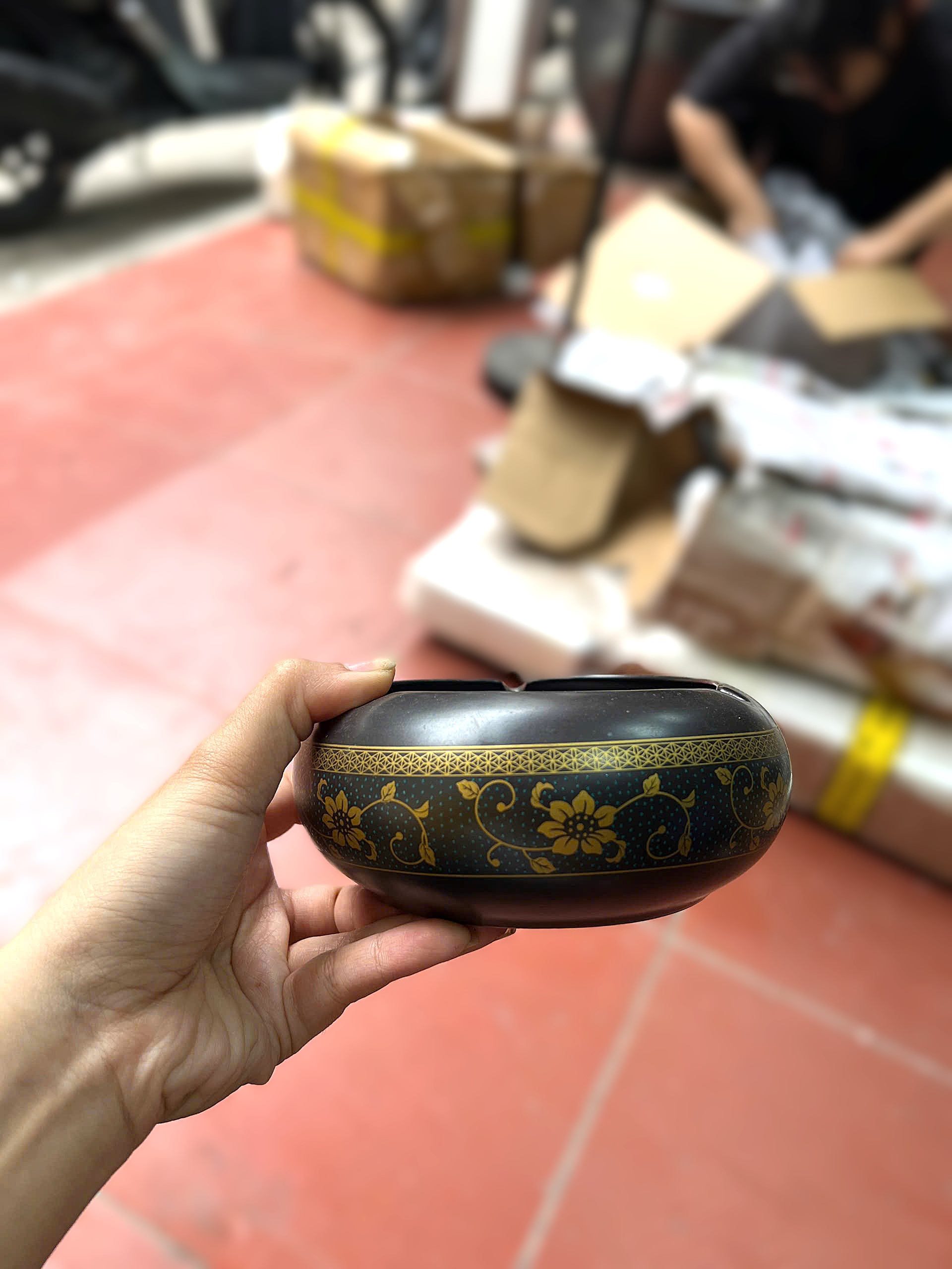 Thanh lý gạt tàn hoạ tiết hoa văn