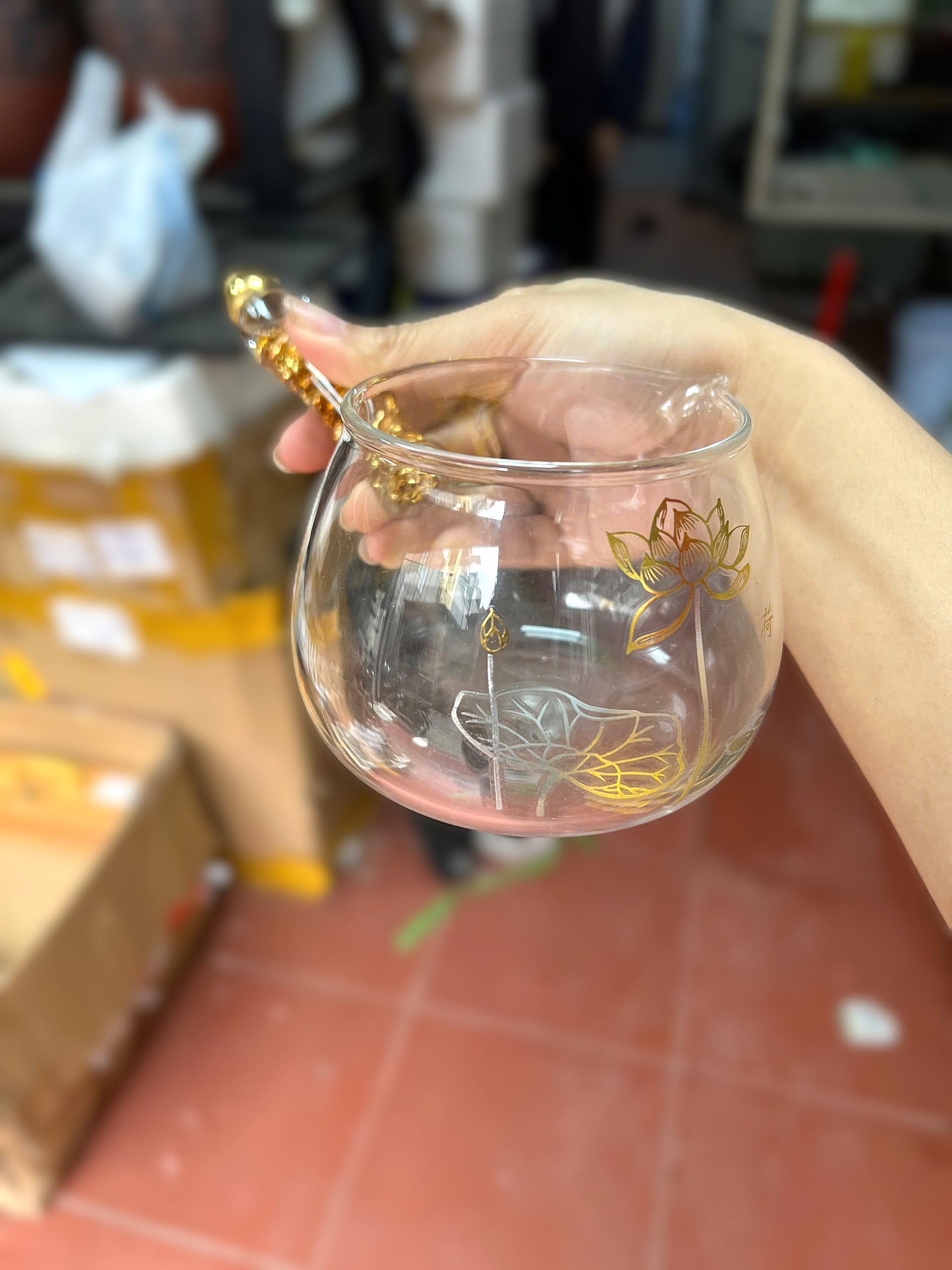 Thanh lý tống thuỷ tinh dán keo