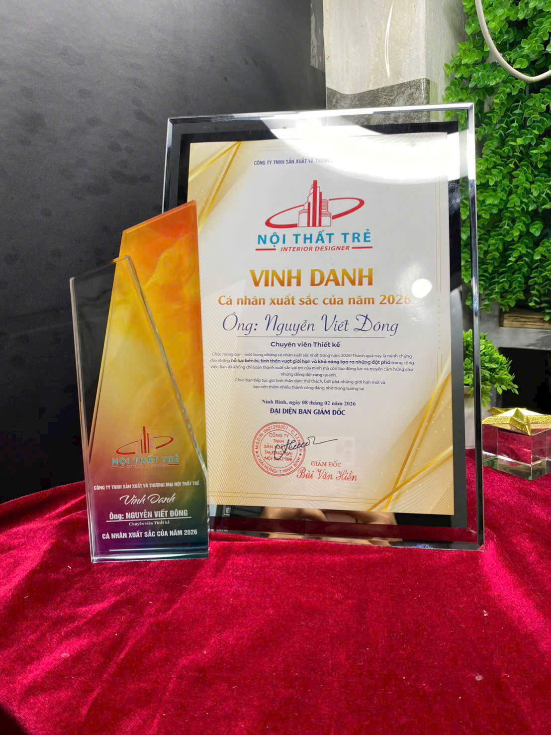 Set cúp + bảng vinh danh