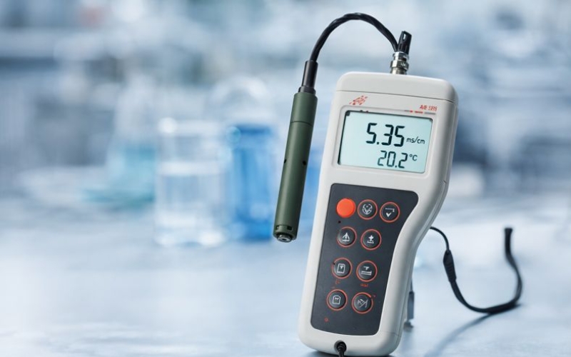 Máy đo độ dẫn, TDS, nhiệt độ cầm tay Model: AD332 Hãng SX: Adwa – Hungary 