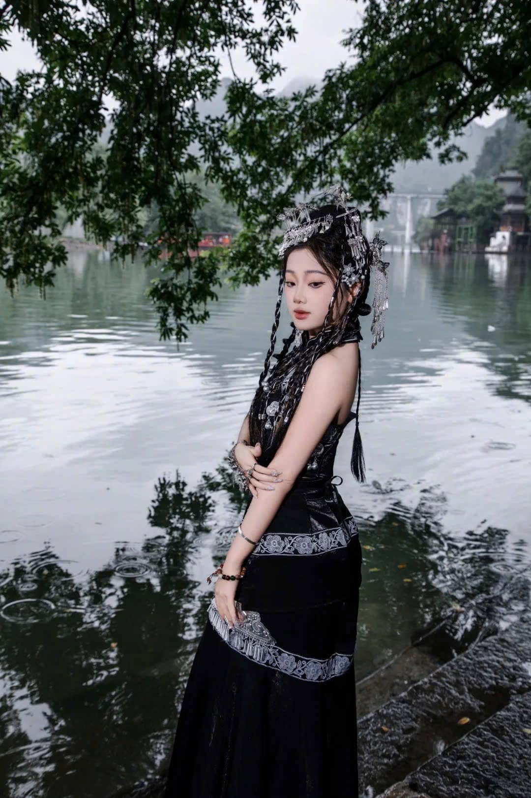 PHƯỢNG HOÀNG CỔ TRẤN –TRƯƠNG GIA GIỚI - MIÊU TRẠI MẠC NHUNG HẠNG NGÔ TƯƠNG TÂY