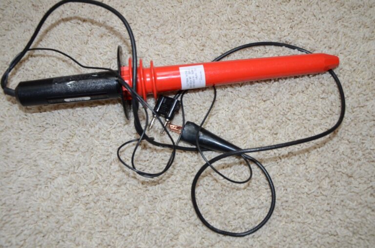 Dụng cụ đo điện áp cao FLUKE 80K-40