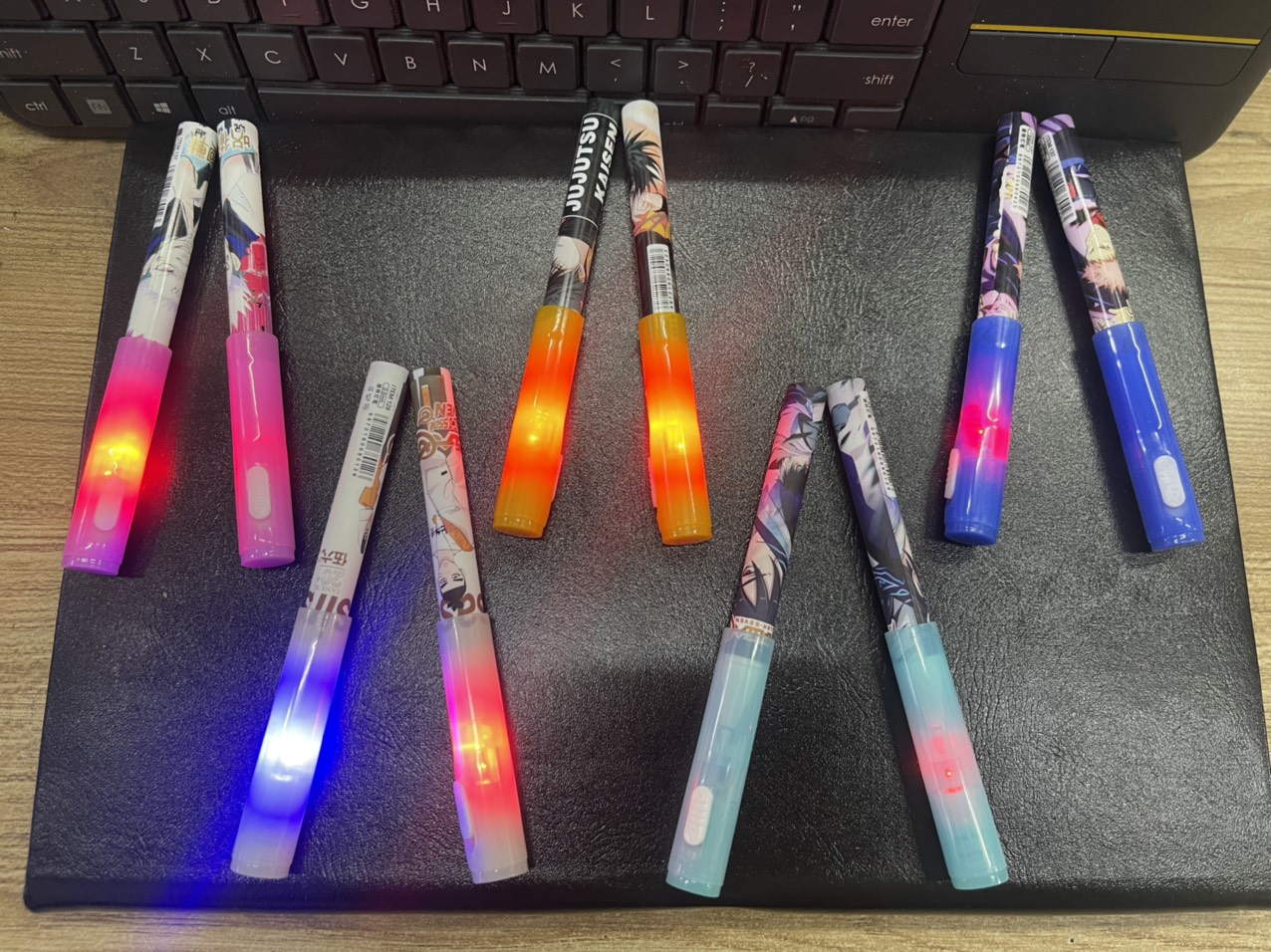 1 cây Bút GEL gập đôi Xoay tay cân bằng có nam châm Có Đèn LED Phát Sáng nhiều màu giảm căng thẳng quà tặng trẻ em