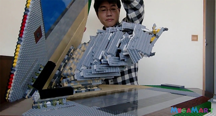Người Nhật dựng cả trang sách lâu đài 3D bằng Lego
