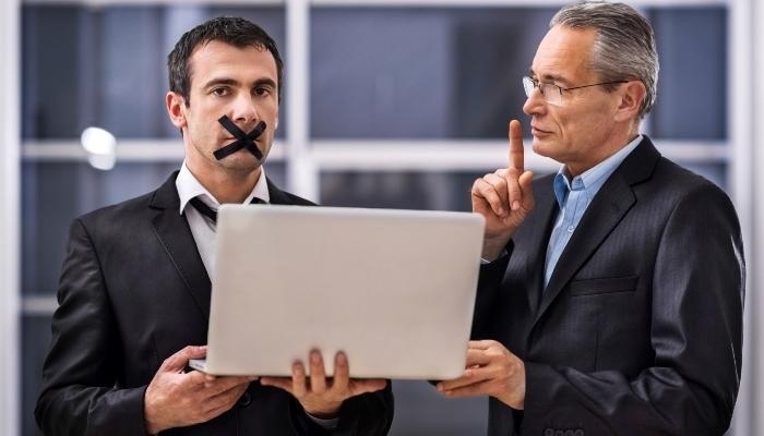 nói quá nhiều khiến bị ghét ở công sở