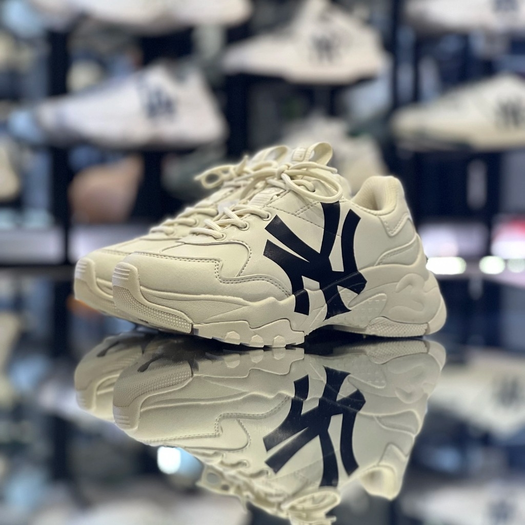 0470  HÀNG CHÍNH HÃNG  GIÀY MLB CHUNKY AIR NEW YORK YANKEES BEIGE WH   MỘC SHOES