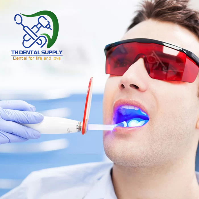 Kính che mắt tẩy trắng tại phòng