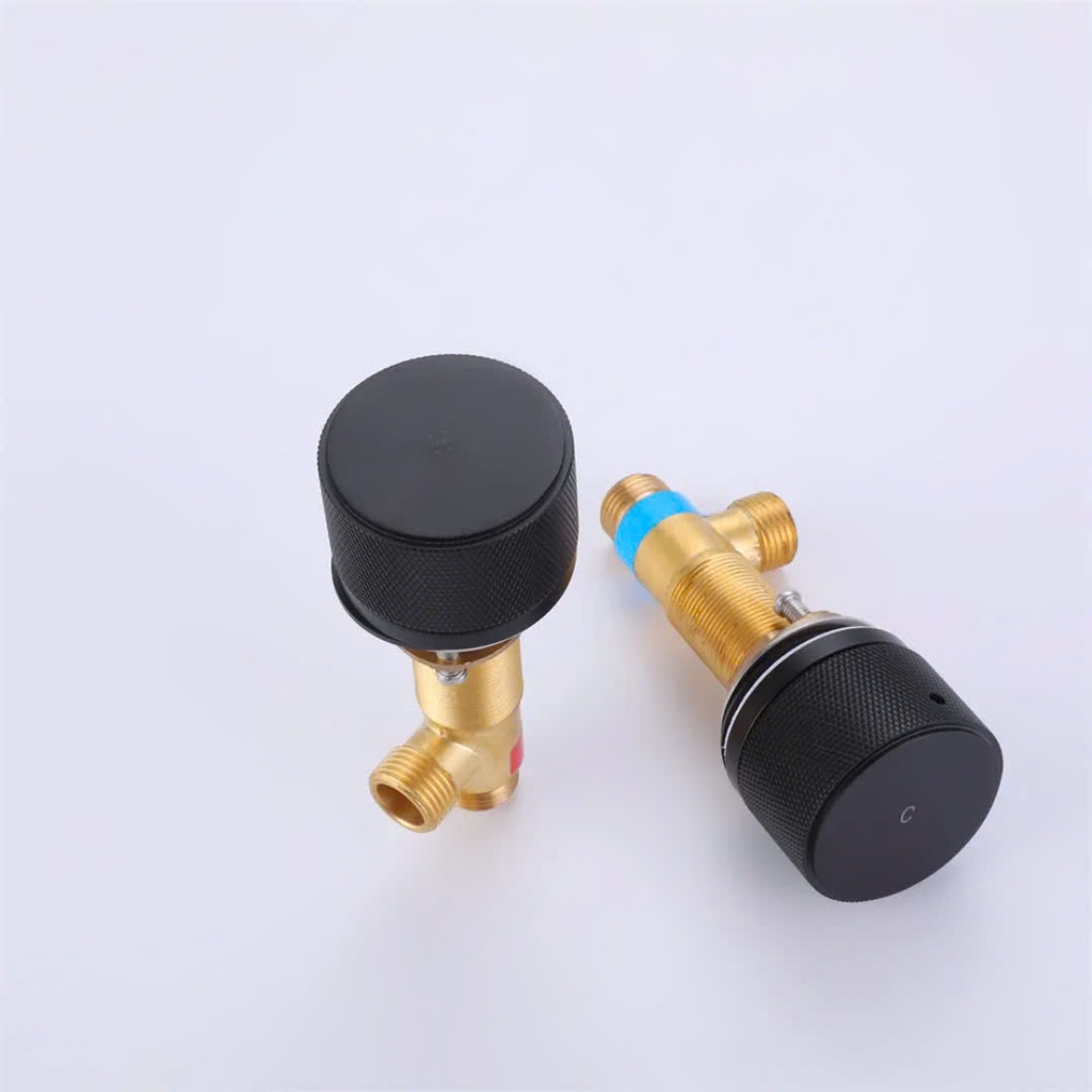 VÒI CHẬU 3 LỖ SANG TRỌNG EU688 - CLEANMAX